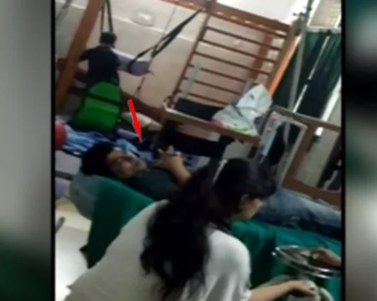 ସ୍ୱାସ୍ଥ୍ୟ ବାହାନାରେ ସାକ୍ଷାତ : କ୍ୟାପିଟାଲ ହସ୍ପିଟାଲ ପାଲଟିଛି ଚିଟଫଣ୍ଡ ଖଳନାୟକଙ୍କ ଆଡ୍ଡା