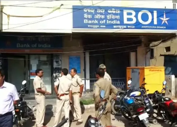 ଲୁଟର ଗୁରୁବାର : ଝାରସୁଗୁଡା ବ୍ୟାଙ୍କ ଅଫ ଇଣ୍ଡିଆରୁ ୫୦ ଲକ୍ଷ ଓ ଢେଙ୍କାନାଳ ୟୁକୋ ବ୍ୟାଙ୍କ ସାମ୍ନାରୁ ୧୦ ଲକ୍ଷ ଲୁଟ୍