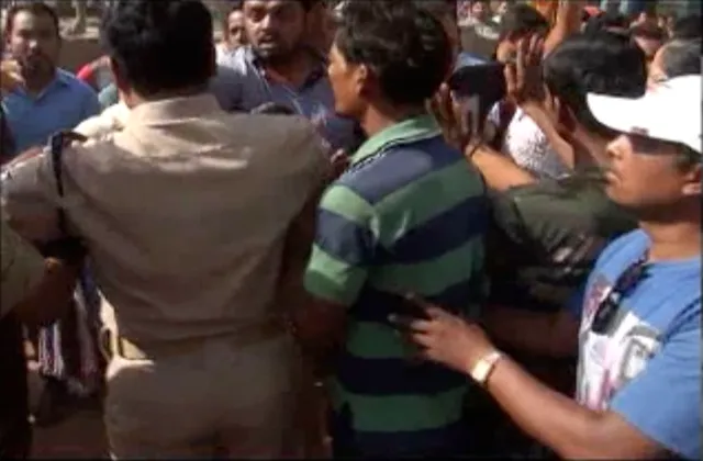 ବିଦ୍ୟୁତ୍ ସଂଯୋଗ ଦାବିରେ ଜେଇଇଙ୍କୁ ଅଟକ : ସମ୍ବଲପୁରରେ ତାତିଲେ ଲୋକେ