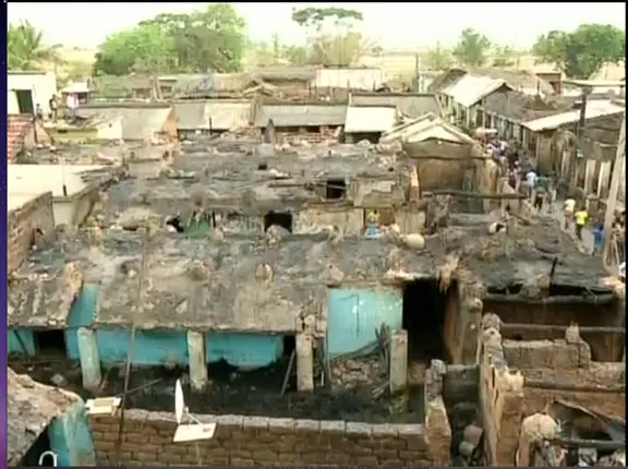 ନିଆଁ କଲା ବେଘର : ପାଉଁଶ ବଖାଣୁଛି ଗଦାଧରପୁର ଗାଁ ଲୋକଙ୍କ ଦୁଃଖ