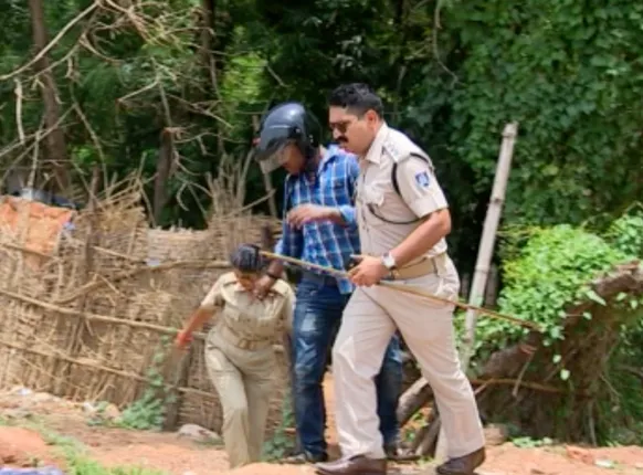 ବାଣୀବିହାର ବସ୍ତିର ସେକ୍ସ ଆଡ୍ଡା ଉପରେ ପୁଲିସର ଅତର୍କିତ ଚଢଉ