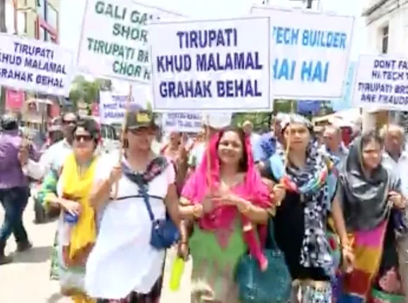 ହାଇଟେକ୍ ଠକେଇ ମାମଲା : ତିରୁପତିଙ୍କୁ ଘେରିଲେ ଜମାକାରୀ