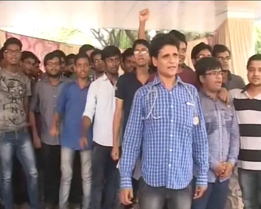 ଆନ୍ଦୋଳନ ସ୍ଥଗିତ ରଖିଲା ବୁର୍ଲା ଜୁନିଅର ଡାକ୍ତର ସଂଘ : ୪ ଟି ଦାବି ପୂରଣ ନେଇ ସରକାର ଦେଲେ ପ୍ରତିଶ୍ରୁତି