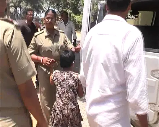 ଗୁରୁଙ୍କ ନାଁରେ କଳଙ୍କ : ନାବାଳିକା ସହ ୩ ବର୍ଷ ହେବ ଶିକ୍ଷକ ଦୁଷ୍କର୍ମ କରୁଥିବା ଅଭିଯୋଗ