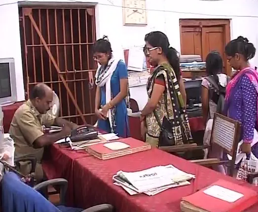 ତେଜୁଛି ନର୍ସିଂ ଛାତ୍ରୀଙ୍କ ଆନ୍ଦୋଳନ : ବିଧାନସଭା ଆଗରେ ଧାରଣ ଦେବାକୁ ଚେତାବନୀ