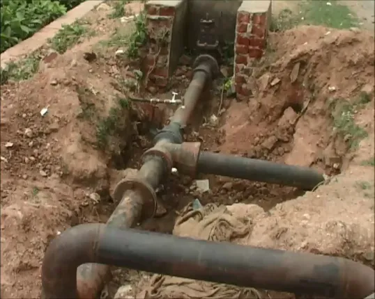 ପାଣି ରାଜନୀତି : ଅଧାରୁ ବନ୍ଦ ହେଲା ନଳକୂପ ଖୋଳା