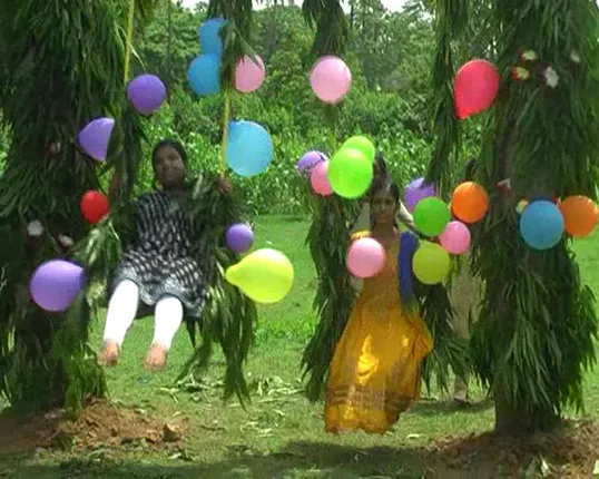 ଆଜି ରଜ ସଂକ୍ରାନ୍ତି : ପୁରପଲ୍ଲୀ  ସବୁଠି ମଉଜମସ୍ତିର ମୁଡ୍