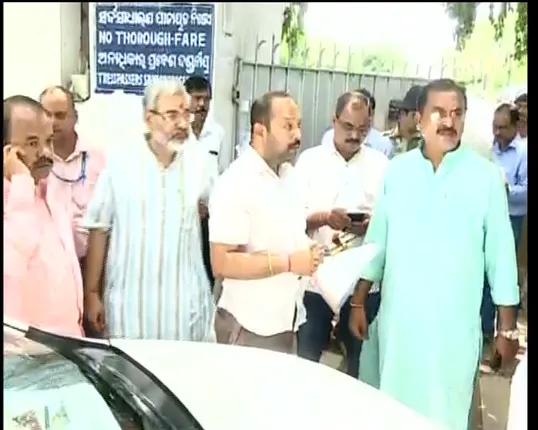 କେନ୍ଦ୍ରମନ୍ତ୍ରୀଙ୍କୁ ମାଡ ଘଟଣା : ବିଜେଡି ଆକ୍ରମଣ ପ୍ରତିବାରେ ରାଜ୍ୟପାଳଙ୍କୁ ସ୍ମାରକପତ୍ର ଦେଲା ବିଜେପି