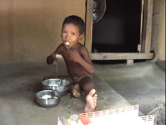 କେନ୍ଦ୍ରାପଡ଼ା ଶବରପଡ଼ାରେ ନଗଡ଼ାର ଚିତ୍ର : ଭାତ ତୋରାଣିରେ ପୁରୁଛି କୁନି ପିଲାଙ୍କ ପେଟ