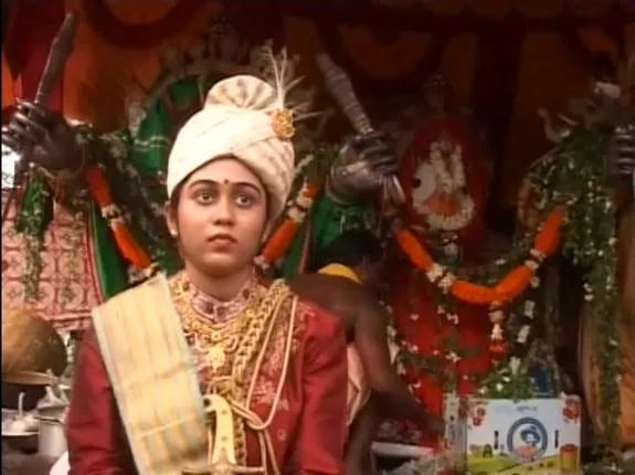 ଧରାକୋଟରେ ରାଜ ପରମ୍ପରା : ରାଜା ବେଶରେ ରାଜକୁମାରୀ ସୁଲକ୍ଷଣା ଗୀତାଜଂଳୀ ଦେବୀ