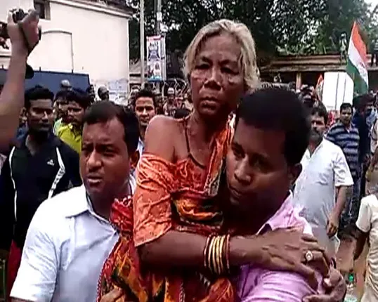 କଟକରେ ଡିଜିପି ଅଫିସ ଘେରାଉ ବେଳେ ପୁଲିସର ଲାଠିମାଡ : ମାଡଖାଇଲେ ୭୦ ବର୍ଷର ମହିଳା