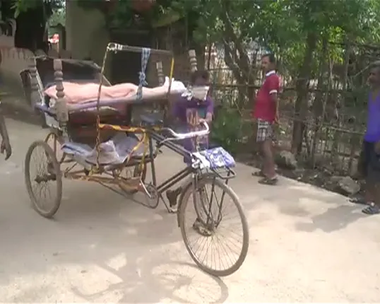 ବଲାଙ୍ଗିରରେ ଅଭାବନୀୟ ଦୃଶ୍ୟ : ଜନଗହଳିପୂର୍ଣ୍ଣ ରାସ୍ତାରେ ରିକ୍ସାରେ ମଶାଣିକୁ ବୁହାହେଲା ଶବ