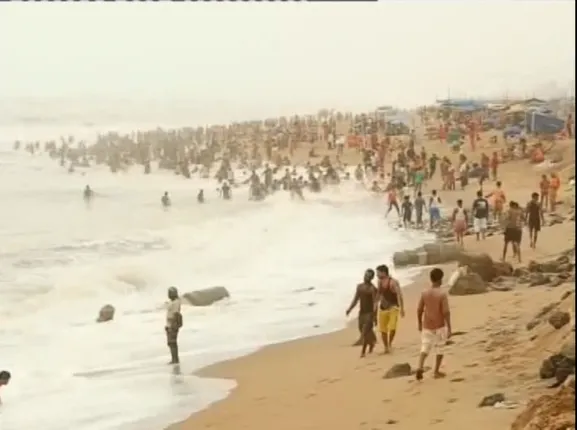 ଅଶାନ୍ତ ସମୁଦ୍ର, ଆତଙ୍କିତ ମଣିଷ : ଜୁଆର ଖାଉଛି ପୁରୀ ସମୁଦ୍ର କୂଳ