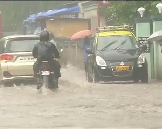 ରାଜ୍ୟରେ  ଲଘୁଚାପ ସୃଷ୍ଟିରେ ପ୍ରବଳ ବର୍ଷା : ୨୪ ରୁ ୪୮ଘଣ୍ଟା ମଧ୍ୟରେ  ପ୍ରବଳ ବର୍ଷା ହେବା ସମ୍ଭାବନା