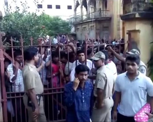 ପାରଳାଖେମୁଣ୍ଡିରେ ଚାଂଚଲ୍ୟ : ଜନଅସନ୍ତୋଷ ପରେ ଖୋଲିଲା ରାଜପ୍ରାସାଦର ଦୁଆର