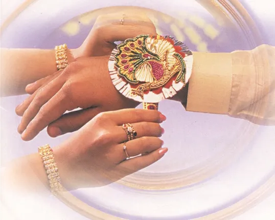 ଆଜି ଗହ୍ମାପୂର୍ଣ୍ଣିମା : ଭାଇର ଶୁଭମନାସୀ ହାତରେ ରାଖୀ ବାନ୍ଧିଥାଏ ଭଉଣୀ