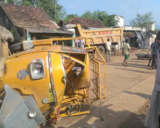 ନୟାଗଡ ବରପାଲିରେ ସିରିଜ ଦୁର୍ଘଟଣା : ୨ ମୃତ, ୪ ଗୁରୁତର