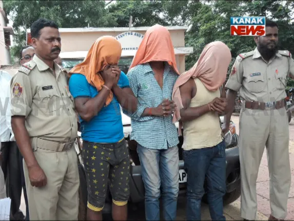 ଚଳନ୍ତା ଗାଡିରେ ଅଭିନେତ୍ରୀଙ୍କୁ ଦୁଷ୍କର୍ମ ଉଦ୍ୟମ ଅଭିଯୋଗ : ଫିଲ୍ମ ଷ୍ଟାଇଲରେ ୩ ଯୁବକଙ୍କୁ କାବୁ କଲା ପୁଲିସ