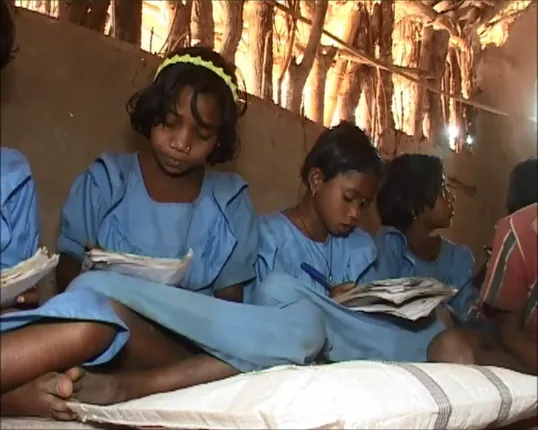 ମାଟି ଘରେ ଚାଲିଛି ସରକାରଙ୍କ ସାକ୍ଷରତା ଯୋଜନା : ମାଲକାନଗିରି ଜିଲ୍ଲାରେ ବାଟ ହୁଡିଛି ଶିକ୍ଷା ବ୍ୟବସ୍ଥା