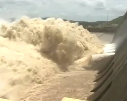 ହୀରାକୁଦରେ ଖୋଲିଲା ଆଉ ୨ଟି ଗେଟ୍ : ମୋଟ ୧୨ଟି ଗେଟରେ ଜଳ ନିଷ୍କାସନ