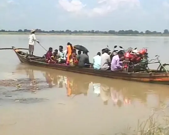 ଡଙ୍ଗାବୁଡି ଘଟଣା ପରେ ବି ଚେତିନି ସମ୍ବଲପୁର ପ୍ରଶାସନ : ହୁଲି ଡଙ୍ଗା ଏବେ ବି ଲୋକଙ୍କ ଭରସା