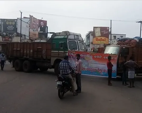 କେନ୍ଦୁଝରରେ ଅଖଚକ ଜାମ୍ : ମିଳିତ କ୍ରିୟାନୁଷ୍ଠାନ କମିଟିର ୧୨ ଘଂଟିଆ ବନ୍ଦ ପାଳନ