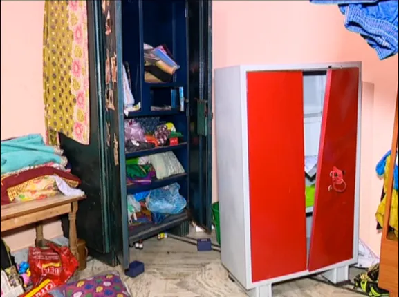 ପ୍ରଗତି ବିହାରରେ ୮ଲକ୍ଷ ଲୁଟ୍ : ଦୁର୍ଗାପୂଜା ଦେଖିବା ବେଳେ ରାଜଧାନୀରେ ବୁଲିଲା କଳାକନା