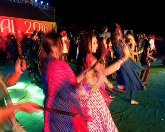 ପବିତ୍ର ଦଶହରାରେ ବେଶ ଜମୁଛି ଦାଣ୍ଡିଆ ନାଚର ଧୁମ୍