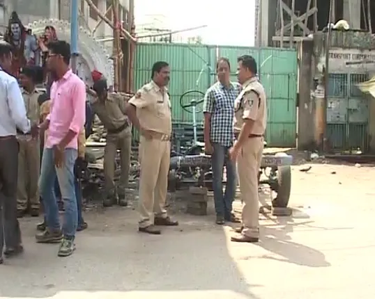 ଭସାଣ ଉତ୍ସବରେ କଟକରେ ସାହି ସୀମା ବିବାଦକୁ ନେଇ ଅଶାନ୍ତି : ପିଠାପୁର ଓ ଝୋଲା ସାହି ମୁହାଁମୁହିିଁ