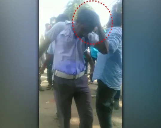 ବିଚ୍ ରାସ୍ତାରେ ପୁଲିସକୁ ମାଡ ! ନୋଏଂଟ୍ରିରେ ଯିବାକୁ ମନା କରିବାରୁ ଟ୍ରାଫିକ୍ କନଷ୍ଟେବଲ୍ ଉପରେ ଆକ୍ରମଣ