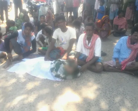 ବ୍ରହ୍ମଗିରି : ଚିକିତ୍ସା ପାଇଁ ଯାଉଥିବା ଶିଶୁର ମୃତ୍ୟୁ ହେବାରୁ ଅଧାବାଟରେ ଛାଡିଦେଲେ ଆମ୍ବୁଲାନ୍ସ କର୍ମଚାରୀ