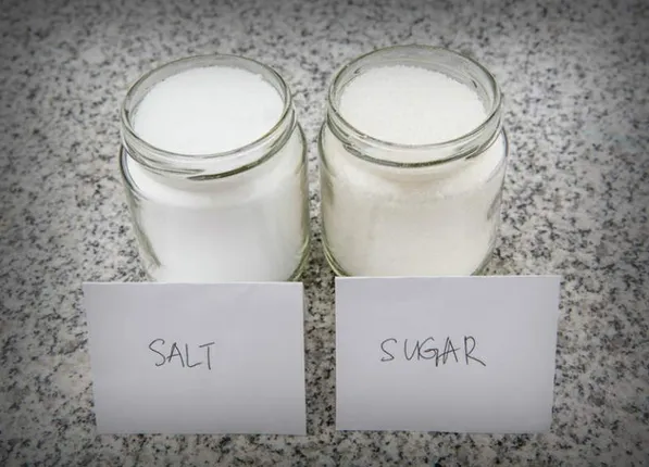 ଦେଶରେ ଦେଖାଦେଇଛି ଅର୍ଥନୈତିକ ଅଚଳାବସ୍ଥା !  ଲୁଣ ଓ ଚିନି ନ'ମିଳିବା ନେଇ ସୃଷ୍ଟି ହେଲା ଗୁଜବ