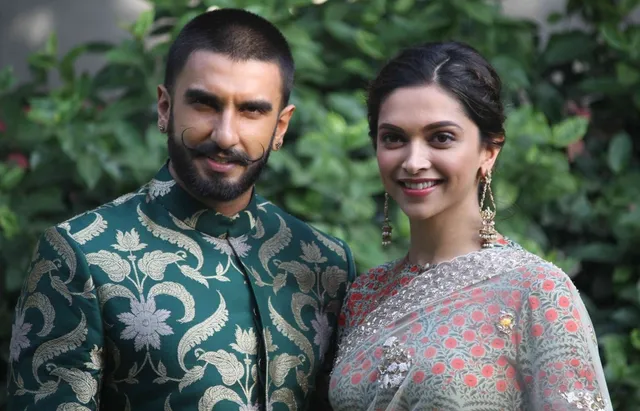 ବାଜିରାଓ ମସ୍ତାନୀଙ୍କ ଖୁଲମ୍ ଖୁଲା ପ୍ରେମ ! ଆୱାର୍ଡ ନେବା ପୁର୍ବରୁ ଦୀପିକାଙ୍କୁ କିସ୍ କଲେ ରଣବୀର୍