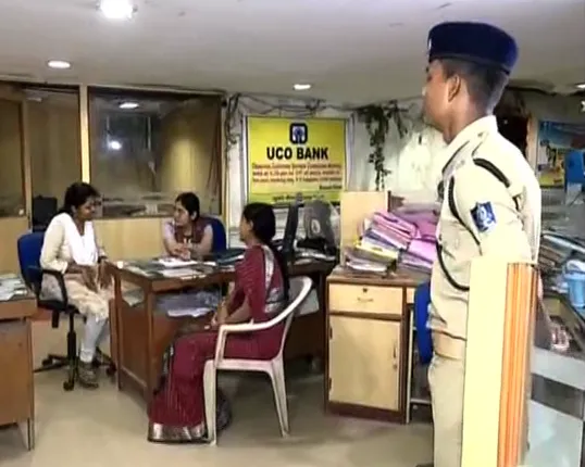 ଭୁବନେଶ୍ୱର ୟୁକୋ ବ୍ୟାଙ୍କ ଲୁଟ୍ ଘଟଣା : ୨ଅଭିଯୁକ୍ତଙ୍କୁ ଟ୍ରାଜିଂଟ ରିମାଣ୍ଡରେ ନେଲା କମିଶନରେଟ ପୁଲିସ