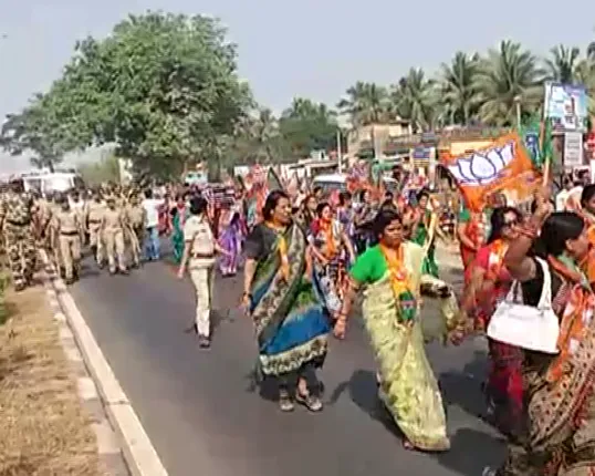 ବିଜେପି ନେତ୍ରୀଙ୍କୁ ଅଣ୍ଡାମାଡ ନେଇ ଜୋର ଧରିଲା ରାଜନୀତି : ଆଜି ସମସ୍ତ ଜିଲ୍ଲା ସଦର ମହକୁମାରେ ମୁଖ୍ୟମନ୍ତ୍ରୀଙ୍କ କୁଶପୁତଳିକା ଦାହ କରିବ ବିଜେପି