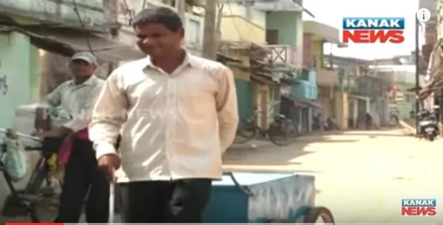 ଦିବ୍ୟାଂଗ ହୋଇ ବି ଭାଙ୍ଗିଯାଇନି ମନୋବଳ : ବୁଲିବୁଲି ବିକୁଛନ୍ତି ଆୟୁର୍ବେଦିକ ସାମଗ୍ରୀ