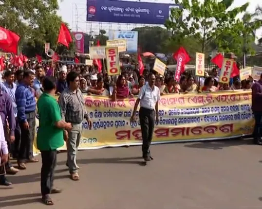 ଶିକ୍ଷକ ମହାସଂଘର ଆନ୍ଦୋଳନ : ୧୦ଦଫା ଦାବି ନେଇ ଲୋୟର ପିଏମଜିରେ ବିକ୍ଷୋଭ