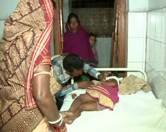 ପୁରୀ ପରେ ଅନୁଗୁଳରେ ଶିଶୁର ମୁହଁକୁ ଝୁଣିଲା କୁୁକୁର : ଘର ସାମ୍ନାରେ ବସିଥିବା ବେଳେ ୪ବର୍ଷୀୟା ଶିଶୁ କନ୍ୟାକୁ କୁକୁର ପଲର ଆକ୍ରମଣ