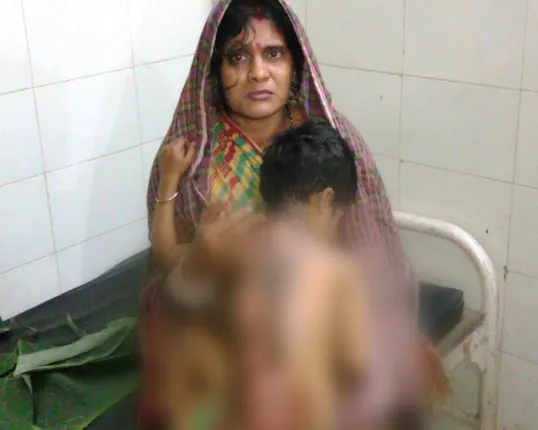 ଘରୋଇ କଳହକୁ ନେଇ ପଡୋଶୀଙ୍କ ଅମାନୁଷିକ କାଣ୍ଡ : ମାନବିକତା ହରାଇ ଶିଶୁ ଉପରକୁ ଫିଙ୍ଗିଲେ ପେଜ