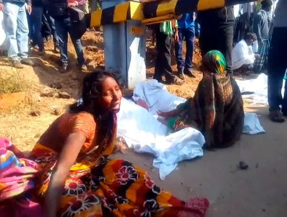 ହୀରାଖଣ୍ଡ ଏକ୍ସପ୍ରେସ ଦୁର୍ଘଟଣାର  ଅଢେଇ ଘଂଟାର ଦୁଃଖ !  ପ୍ରତ୍ୟକ୍ଷଦର୍ଶୀ ବଖାଣିଲେ କାଳରାତ୍ରି'ର କାହାଣୀ