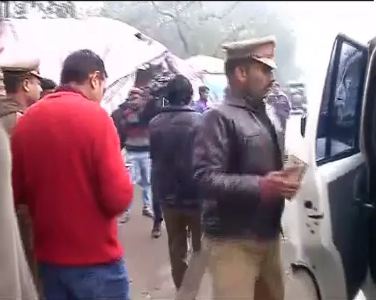 ଶୋଇଥିବା ବେଳେ ଗଲା ଜାବନ : ଲକ୍ଷ୍ନୈା ରାତ୍ରୀ ଆଶ୍ରୟସ୍ଥଳୀ ଉପରେ ମାଡିଗଲା କାର