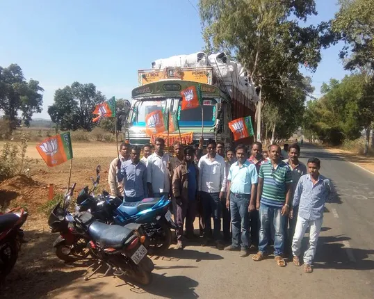 ନବରଙ୍ଗପୁରର ଭାଲପାରାରୁ ଉଦ୍ଧାର ହେଲା କମ୍ବଳ ବୋଝେଇ ଟ୍ରକ : ଚାଳକ ସହ ୨ ଜଣଙ୍କୁ ଅଟକ ରଖିଲା ପୋଲିସ