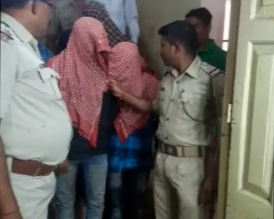 ଭୁବନେଶ୍ୱରରୁ ୪ କୁଖ୍ୟାତ ଡକାୟତଙ୍କୁ ଗିରଫ କଲା ଖଣ୍ଡଗିରି ପୁଲିସ:୨ଟି ବନ୍ଧୁକ,ବୋମା ଓ ବାଇକ୍ ଜବତ