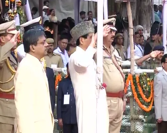 ରାଜ୍ୟସ୍ତରୀୟ ସାଧାରଣତନ୍ତ୍ର ଦିବସ ଉତ୍ସବରେ ପତାକା ଉତୋଳନ କଲେ ରାଜ୍ୟପାଳ