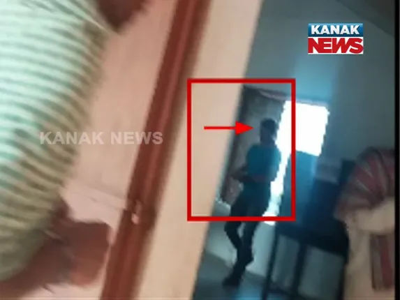 ସୋନପୁରରେ ବୋଗସ୍ ଭୋଟିଂ ଅଭିଯୋଗ ! କ୍ୟାମେରାରେ କଏଦ ହେଲା ଦୃଶ୍ୟ