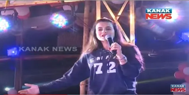 ବଲିଉଡର କ୍ରେଜ ଖଣ୍ଡଗିରି ଯାତ୍ରାରେ : ଅମିଶା ପଟେଲଙ୍କୁ ଦେଖିବା ପାଇଁ ଦର୍ଶକଙ୍କ ଭିଡ