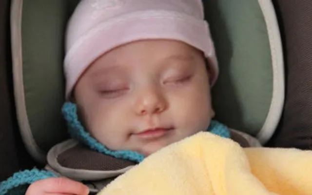 ଦେଢ ମାସର ଶିଶୁକୁ ଧରି ଛୁ ମାରିଲା ମାଙ୍କଡ ! ଲୋକଙ୍କ ପାଟି ଶୁଣି ଫୋପାଡି ଦେଇଗଲା ପଡୋଶୀଙ୍କ ଛାତରେ