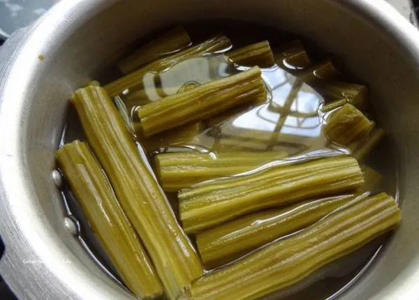 ବୈବାହିକ ଜୀବନକୁ ମଧୁର କରିବାକୁ ଚାହୁଁଛନ୍ତି କି ? ପିଅନ୍ତୁ ସଜନା ଛୁଇଁ ସୁପ୍