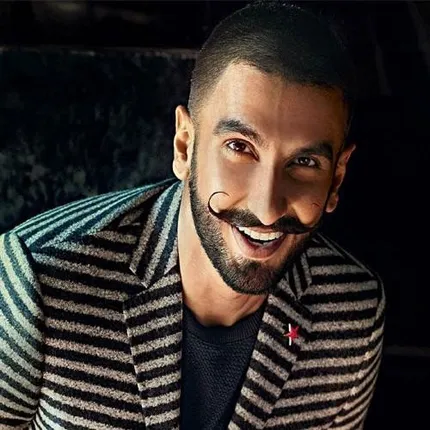 କିଙ୍ଗ୍ ଖାନଙ୍କ ନକଲ କରି ଟ୍ରେନରୁ ଖସି ପଡିଲେ ରଣବୀର ସିଂ ! ସୋସିଆଲ ମିଡିଆରେ ଭିଡିଓ ହେଲା ଭାଇରାଲ