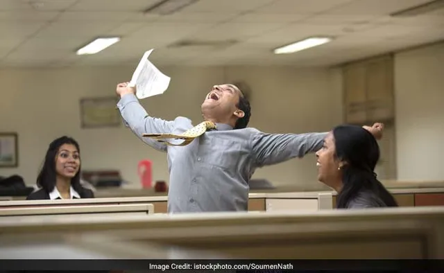 ଅଫିସରେ ଦଂପତିଙ୍କୁ ସେକ୍ସ କରିବାକୁ ଏକ ଘଂଟା ବିରତି ଦେବାକୁ ପ୍ରସ୍ତାବ ! ସ୍ୱିଡେନରେ ଏଭଳି ଏକ ଅଜବ ପ୍ରସ୍ଥାବକୁ ନେଇ ଜୋର ଧରିଛି ଚର୍ଚ୍ଚା